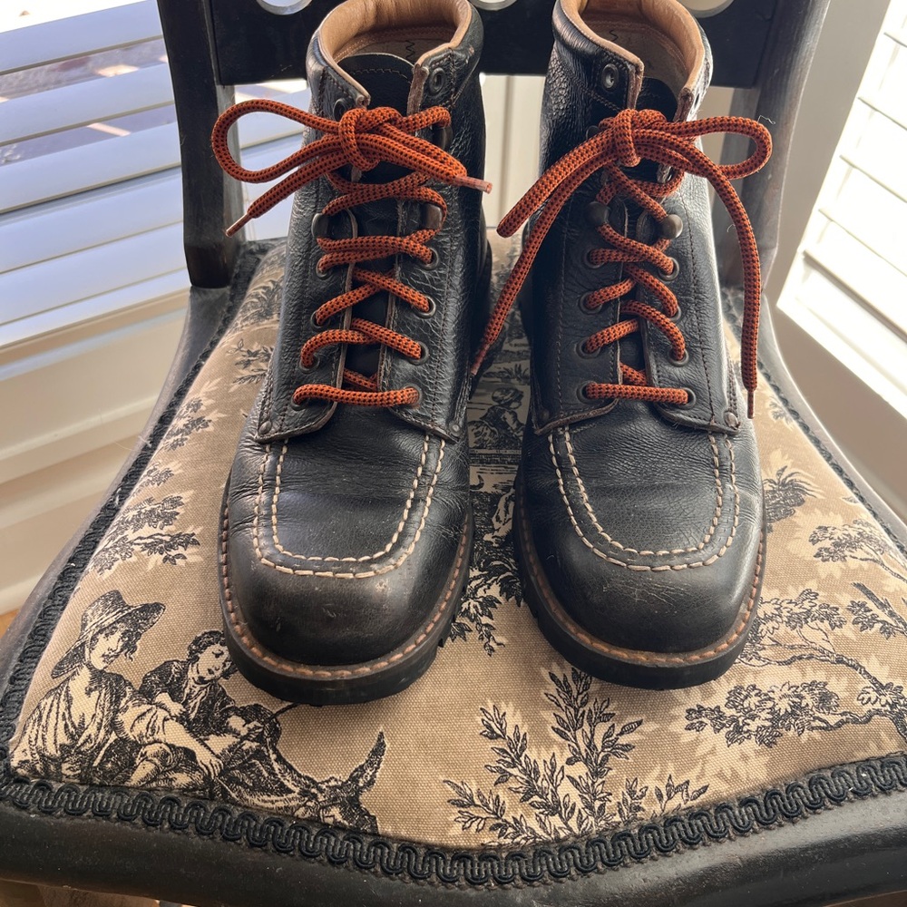 Vintage 90's boots exactly like the ones Demi wore in photo shoot for 2024 fall - Picture 4 of 8